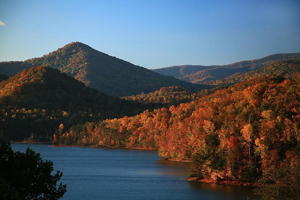 Lake Chatuge Lodge Hiawassee Exterior photo